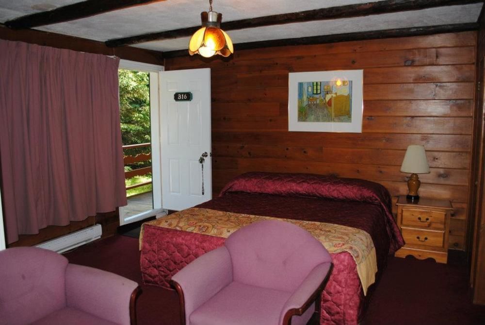 Auberge Alpine Inn Sainte-Adèle Exterior foto