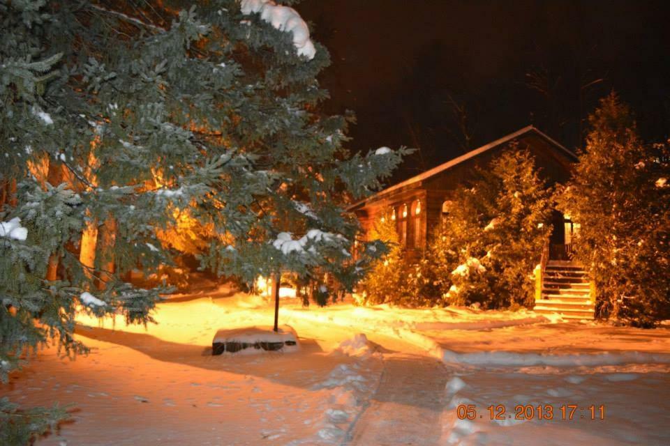 Auberge Alpine Inn Sainte-Adèle Exterior foto